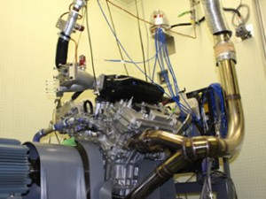自動車用エンジンを改造した バイオマスガスエンジン