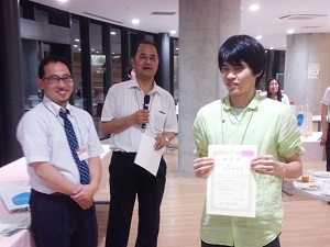 7/17 アグリ・バイオ工学研究部門・公開シンポジウムにおいて栗田君が優秀ポスター賞を受賞しました。