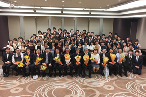 [卒業祝賀会]3/19 約100名の学部卒業生と教員により楽しい祝賀会を催しました。